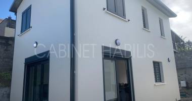 a louer - maison meublÉe t3 d'environ 77,50 m2 - petite-ile - 1 312 €