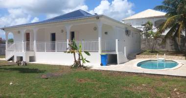 location belle villa f4 vide avec piscine - le moule