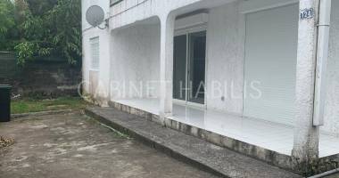 À louer - appartement de type f4 d'environ 88,46 m2 - le tampon - 816,84 €