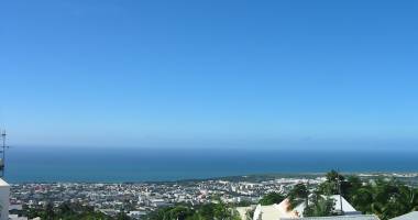 f2 bdn ste-clotilde, jardin, vue mer