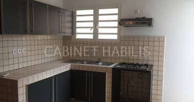 a louer - maison de type t3 d'environ 63,36 m2 - saint-pierre - 798,16 €