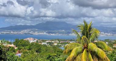 magnifique t3 meublé vue mer aux trois ilets