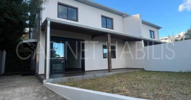a louer - une maison jumelee f4 de 112 m2 environ - petite-ile - 1 300 €