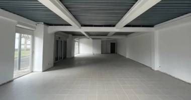 2454,70 € ttc+ charges 303.80 € -a louer 112m² - local bureau à jarry, 97122 baie-mahault