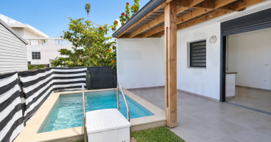 À louer   villa f4 avec piscine privative   saint-pierre