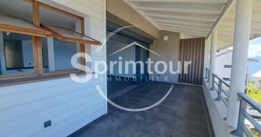 À louer à vieux-fort   superbe duplex lumineux avec terrasse et vue mer