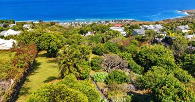 coup de cœur!! magnifique terrain de 2 510m2 arboré avec vue mer à l'étang saint leu