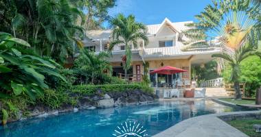 grande villa 6 pièces & lodge en bois, piscine, vue mer & montagne – sunshine immobilier  