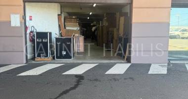 a louer - local de 184 m2 environ - saint-pierre - loyer 2 392 €