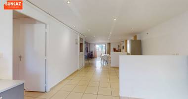 local  à proximité du tribunal, à l'étage