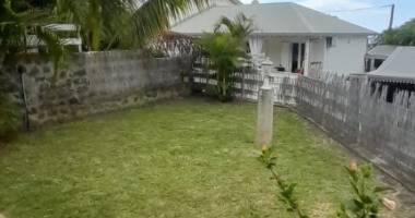 jolie villa f4 avec jardin.