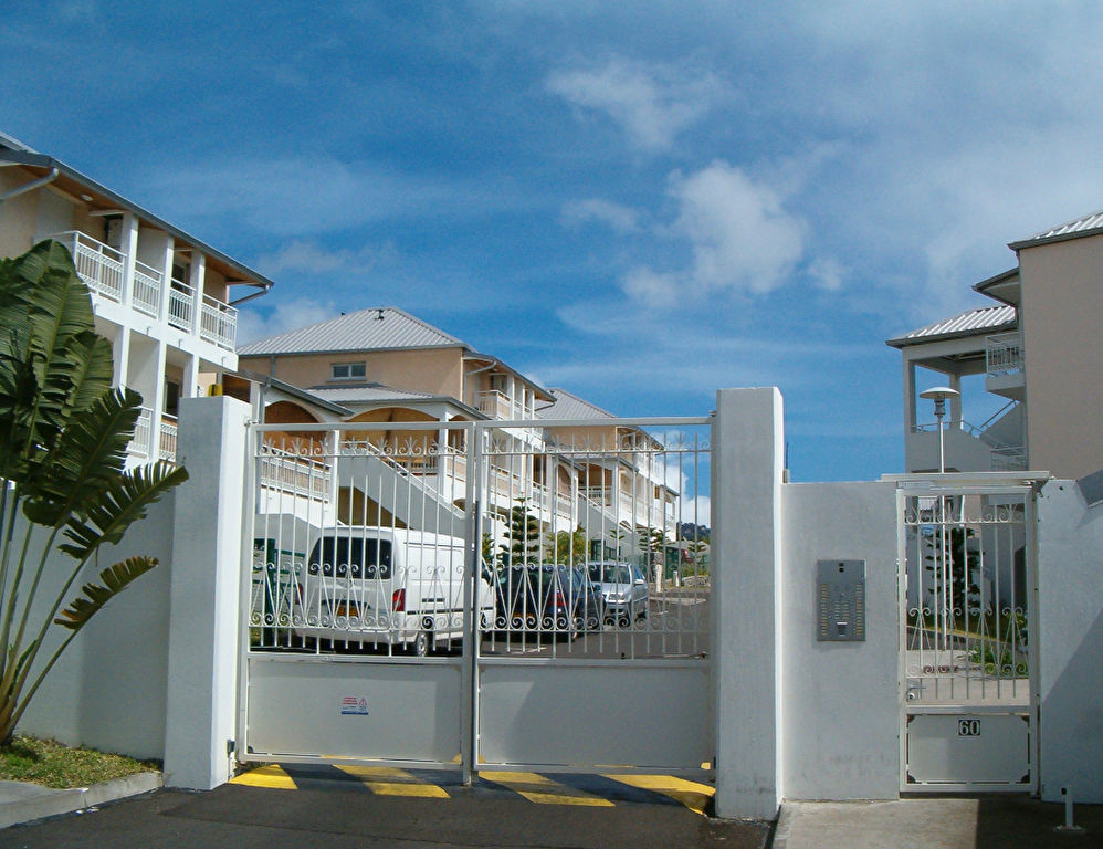 Location appartement SainteClotilde (97490) Réunion Nord Réf. 2426LNJN