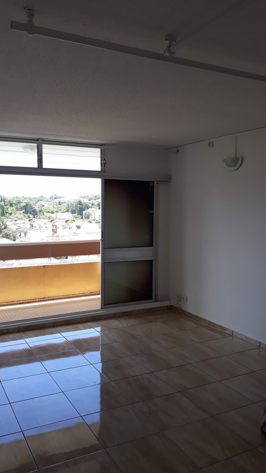 Location studio Pointe à Pitre (97110) Guadeloupe Centre Réf. LST90002145